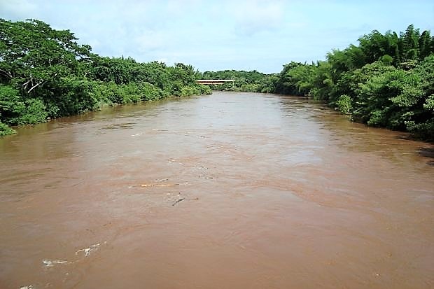 Cheia do Rio Miranda causa enchente na região de Bonito