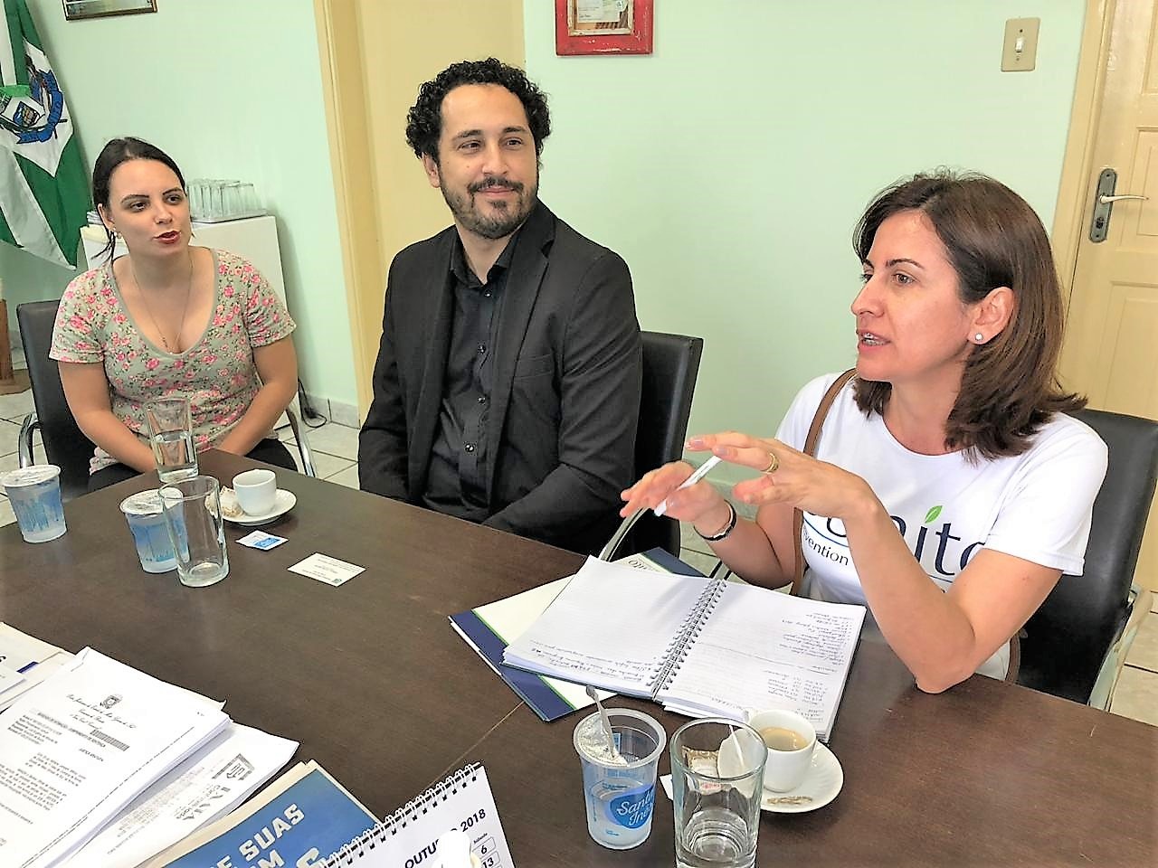 Juliana Jacob, assessora de comunicação;  empresário Sullivan Vareiro e secretária Janaína Mainchein. Foto: PMB