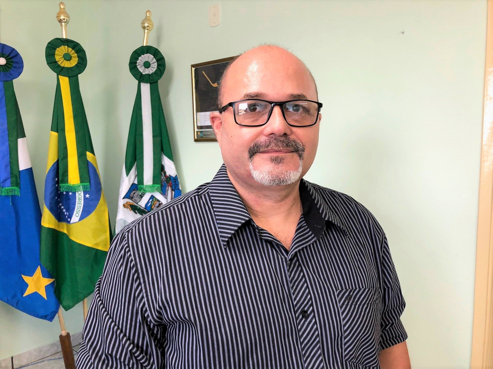 Empossado em outubro, secretário é biólogo, mergulhador profissional e espeleólogo. 