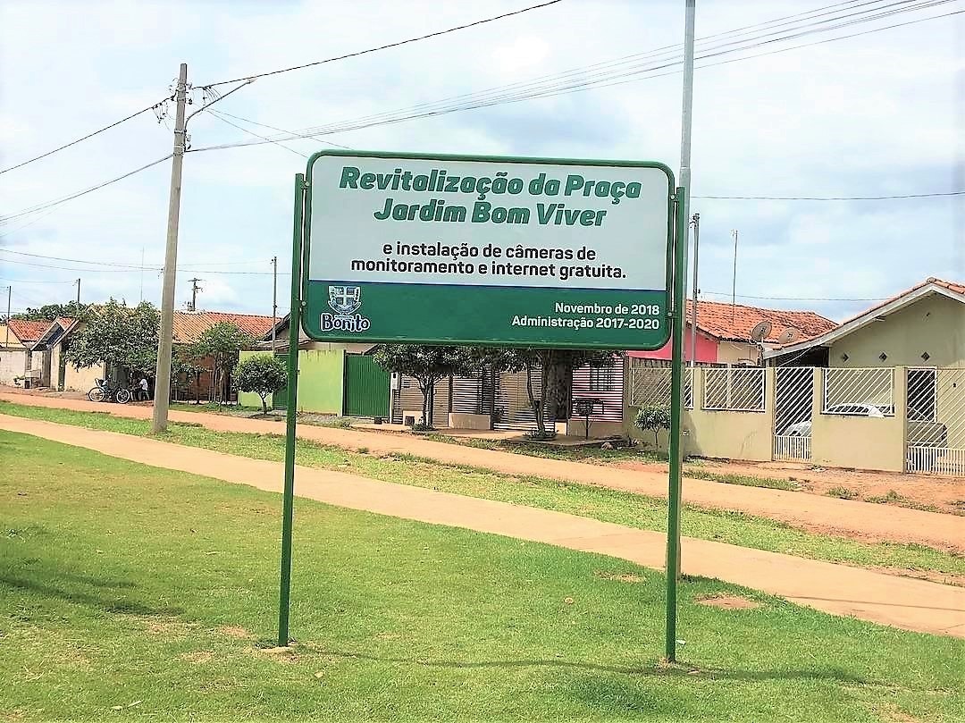 Revitalizada, Praça do Bom Viver recebe internet gratuita Revitalização incluiu limpeza e recuperação da quadra de vôlei de areia e da academia ao ar livre. Foto: Divulgação