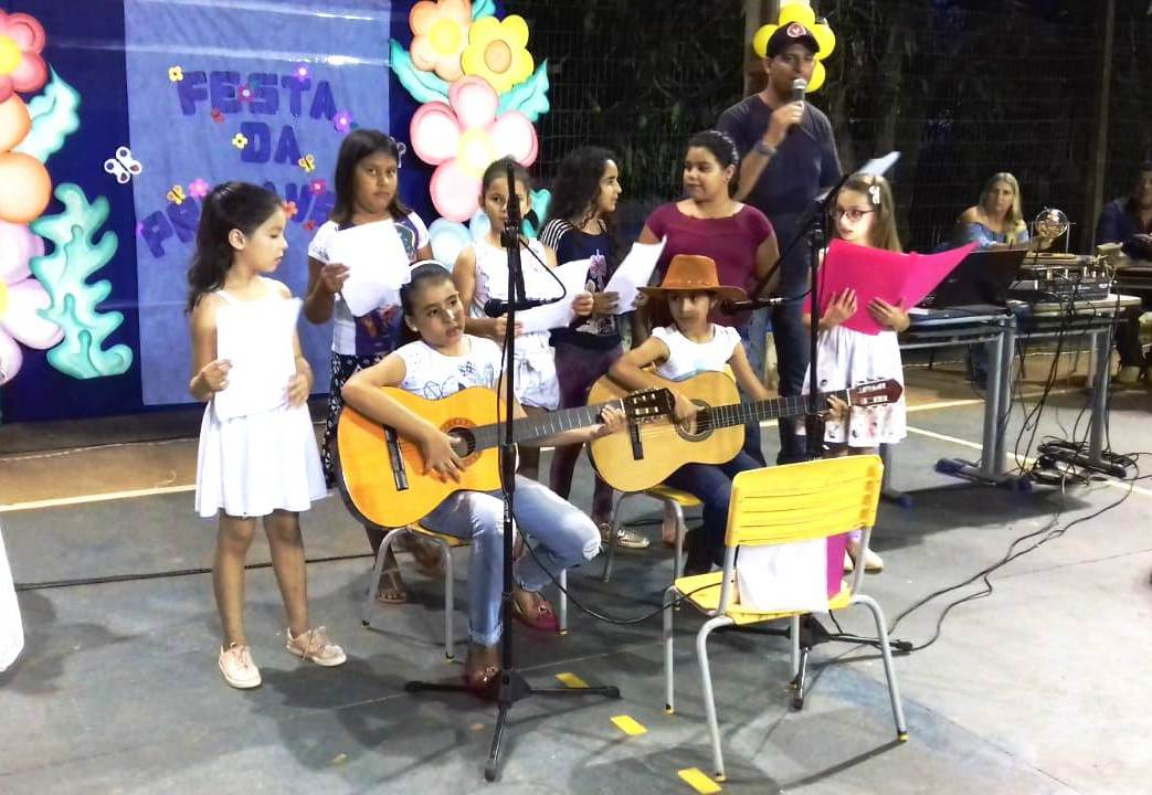 O evento contou com apresentações de danças, teatro, música e exposições dos trabalhos realizados. Foto: SEMEC