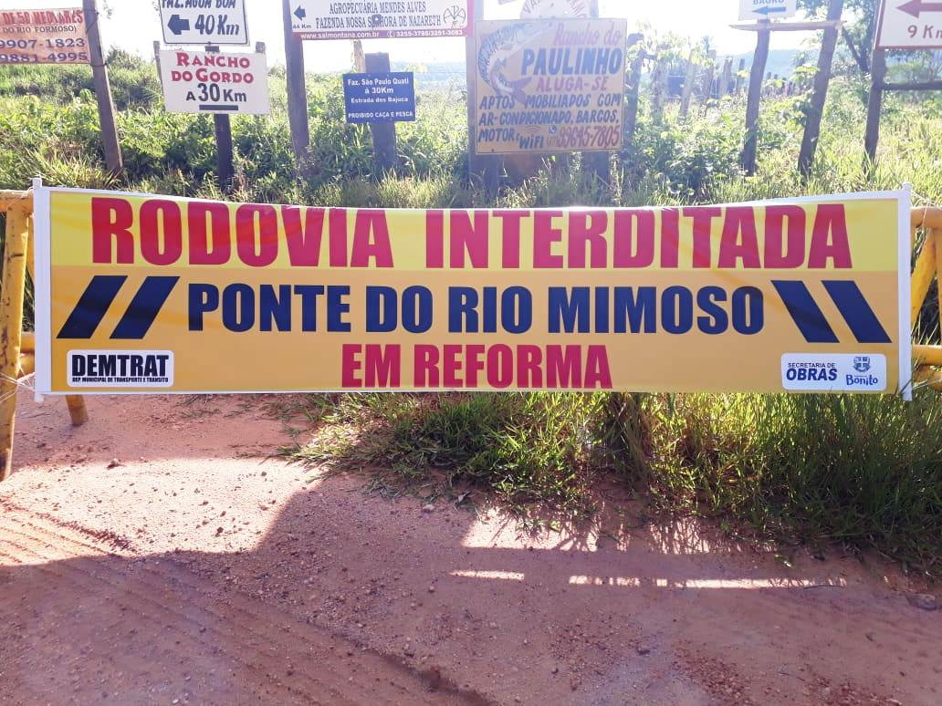 Placa sobre a interdição foi colocada no início na Rodovia do Turismo. Foto Ilustrativa. Fonte: PMB