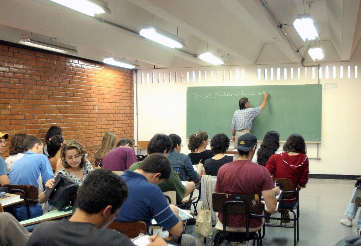 A atribuição de aula temporária poderá ser concedida à profissional habilitado e necessário às atividades de educação. Foto ilustrativa (Agência Brasil)