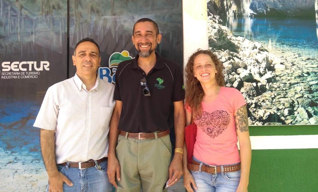Da esquerda para a direita: Marcelo Gil da Silva, diretor de Turismo;  Jocy Brandão Cruz, coordenador do Cecav/ICMBIO e Lívia Medeiros Cordeiro, vice-presidente da SBE. Foto: SECTUR