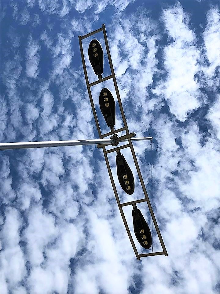 Serão instalados 21 postes, com 12 lâmpadas de LED cada. Foto: Jabuty