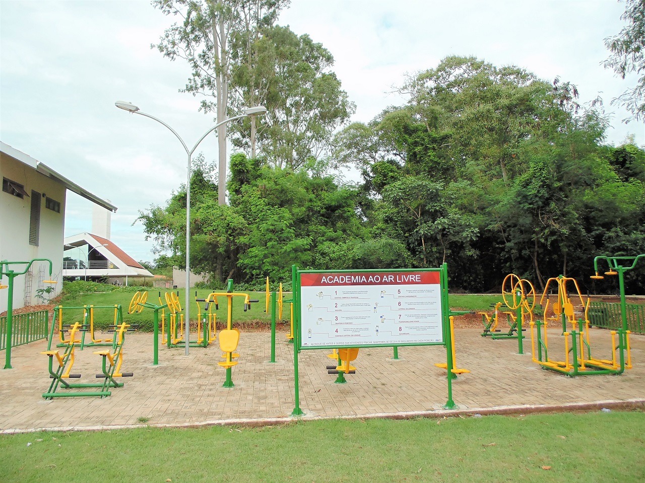Academia ao ar livre recentemente instalada conta com 20 aparelhos. Foto: PMB