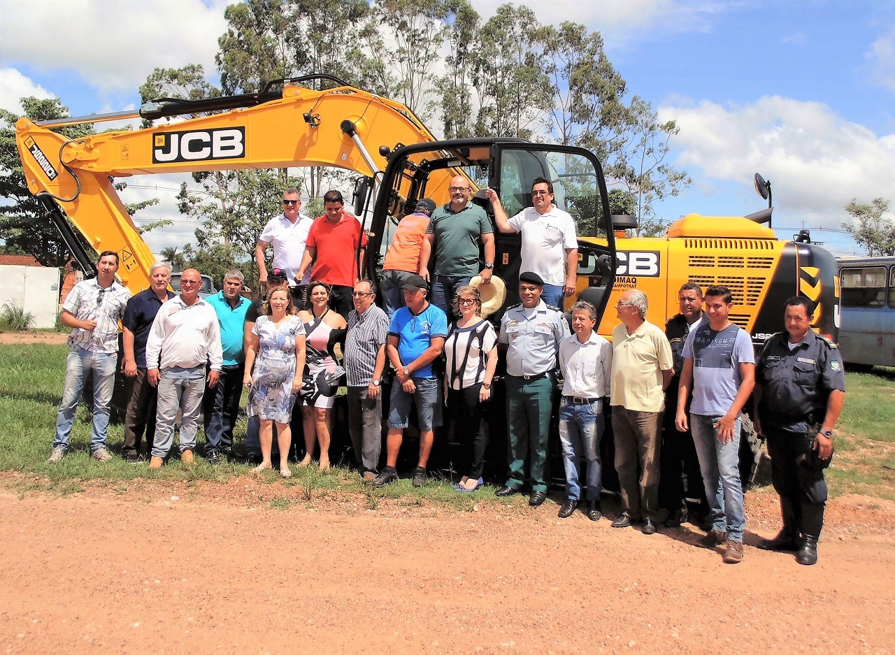 Entrega contou com a presença de secretários, vereadores e outras autoridades. Foto: PMB