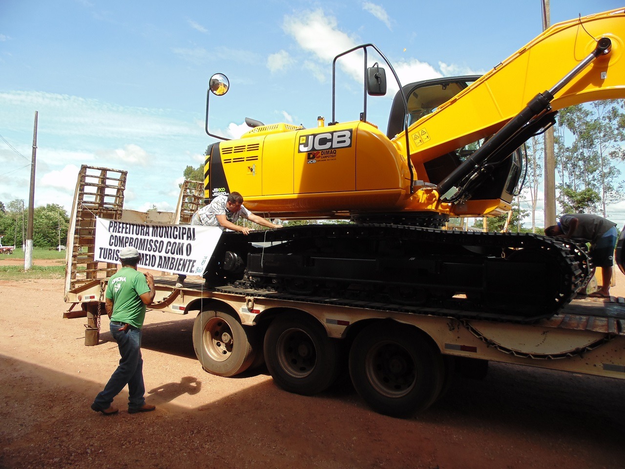 Prefeito entrega escavadeira hidráulica de grande porte A escavadeira foi licitada em maio de 2018, mas os recursos foram liberados somente no final do ano. Foto: PMB
