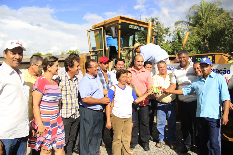 Entrega de motoniveladora para secretaria de Obras.