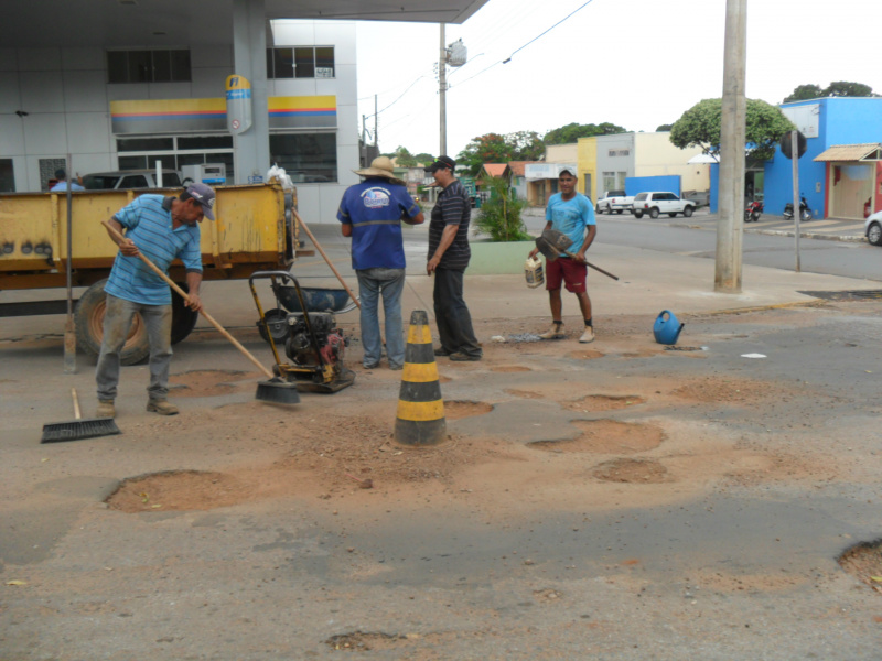 Equipe da secretaria de Obras trabalha em ritmo acelerado.