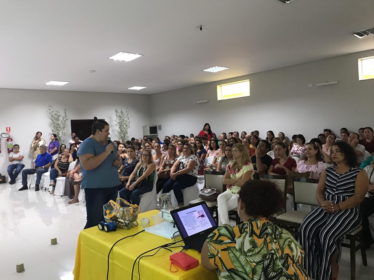 Secretaria de Educação realiza a Jornada Pedagógica 2019 Palestra com Dominique Palmieri Battilani Ogliari, com o Tema :