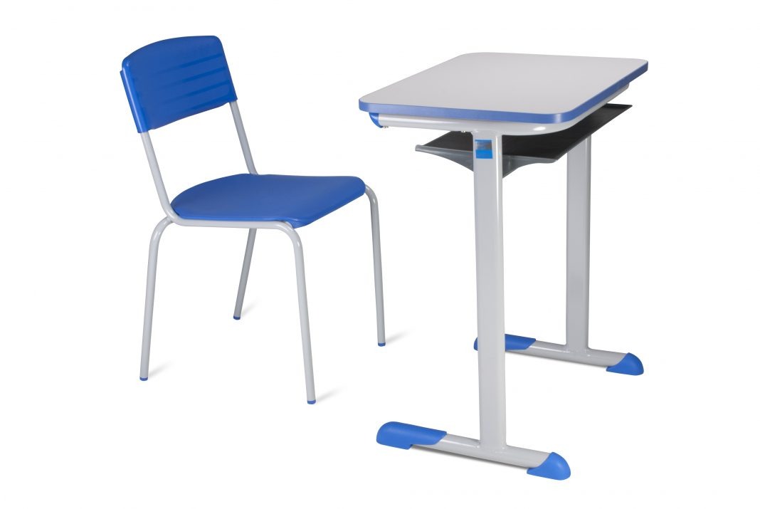 O Conjunto Escolar Adulto FNDE CJA06 é fabricado para alunos entre 1,59m a 1,88m, de acordo com normas da ABNT. Foto: Divulgação