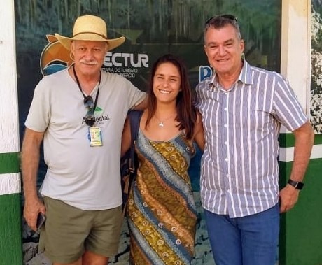 Programa "Lavando a Alma", da Globosat, grava em Bonito Secretário Augusto Mariano, guia de turismo Valdemir Martins e Bia Zanetti (produtora do