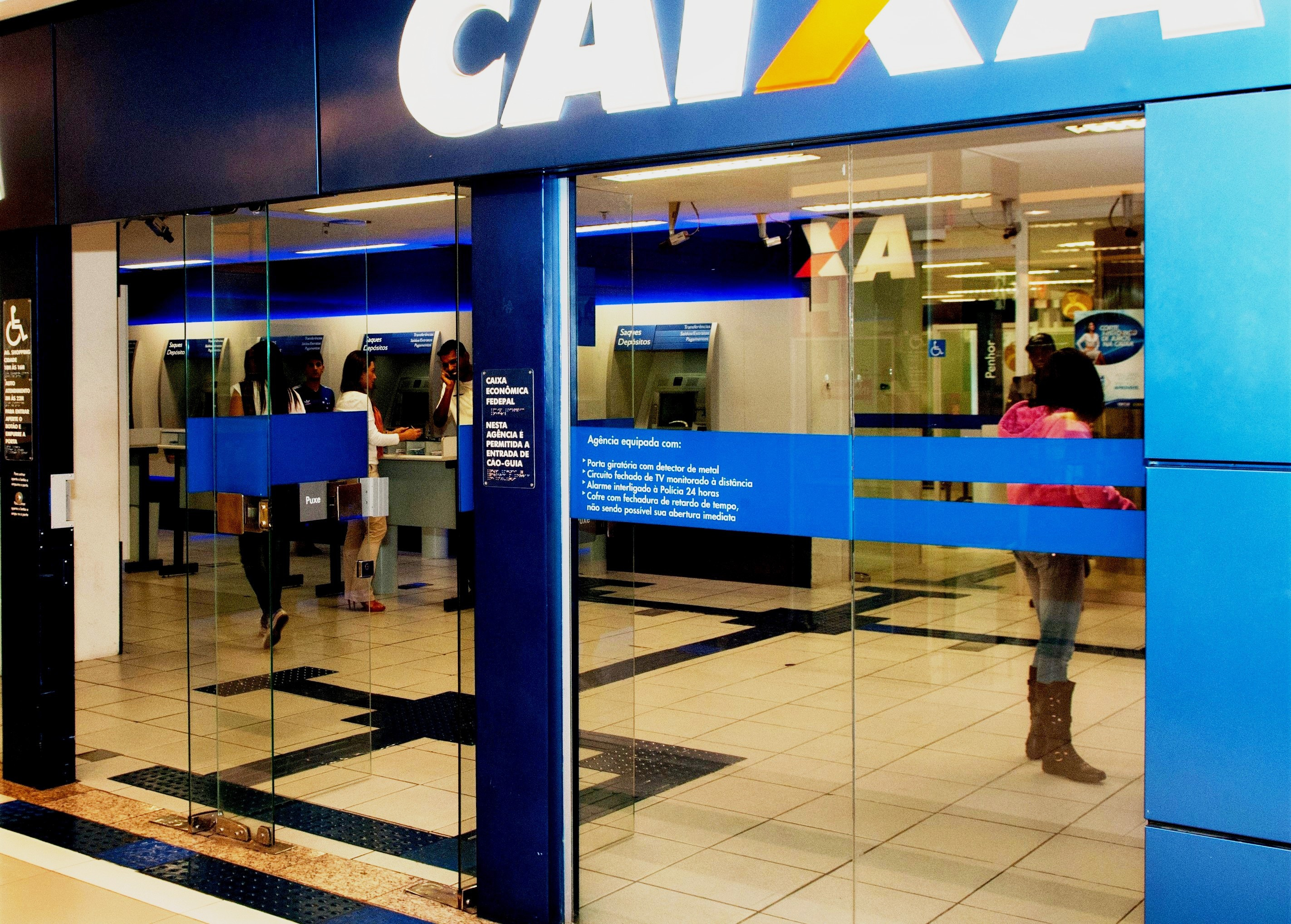 Proventos dos servidores são depositados na agência local da CEF. Foto ilustrativa