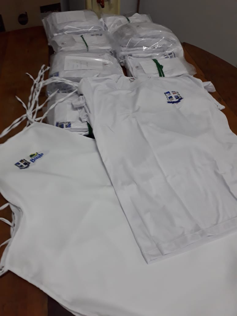Merendeiras das escolas e dos centros de Educação Infantil (CEIs) receberam camisetas e aventais. Foto: Divulgação