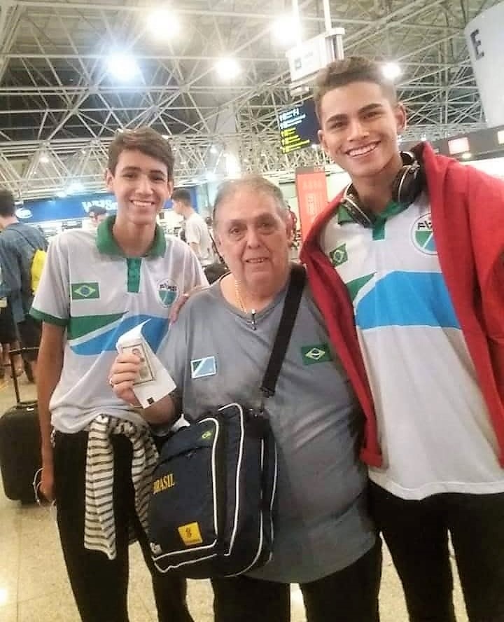 Da esquerda para a direita: Cassio Andrade, o assistente técnico Robertinho e Rosiel Cristaldo. Foto: Divulgação