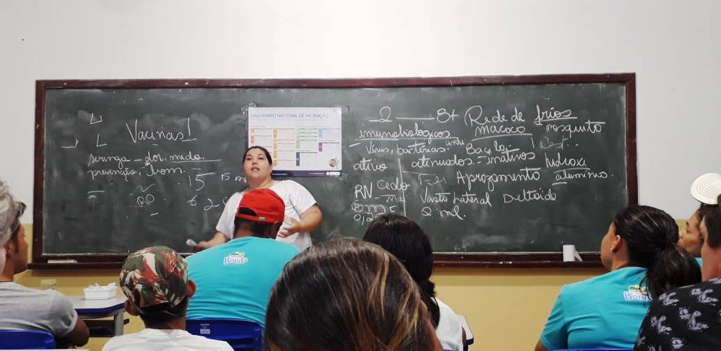 EJA recebe palestra sobre importância da vacinação Ensino Fundamental da EJA (Educação de Jovens e Adultos), funciona no período noturno na Escola Municipal Professora Izaura Pinto Guimarães. Foto: Divulgação