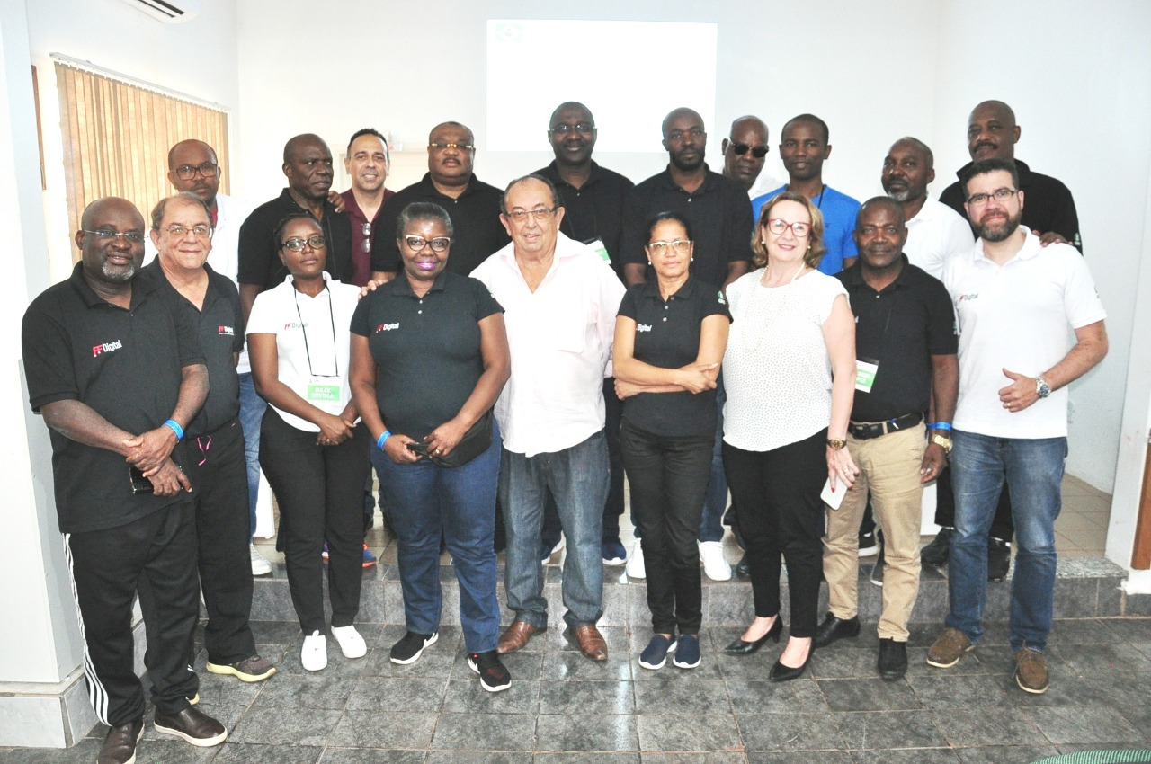 Delegação de Angola visitou Bonito acompanhada por dois gestores brasileiros. Foto: Jabuty