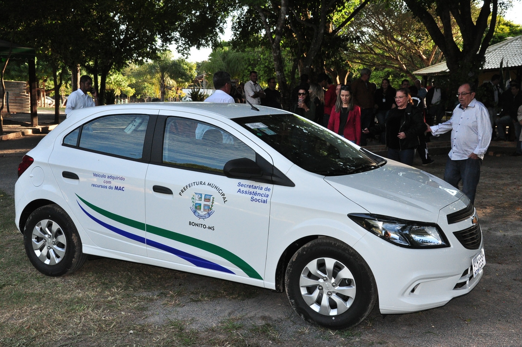 Durante inauguração, prefeito autoriza o início de novas obras