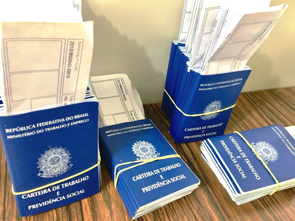 O atendimento para emissão da CTPS é de segunda a quinta-feira das 07h00 às 11h00, por ordem de chegada. Foto: Jabuty