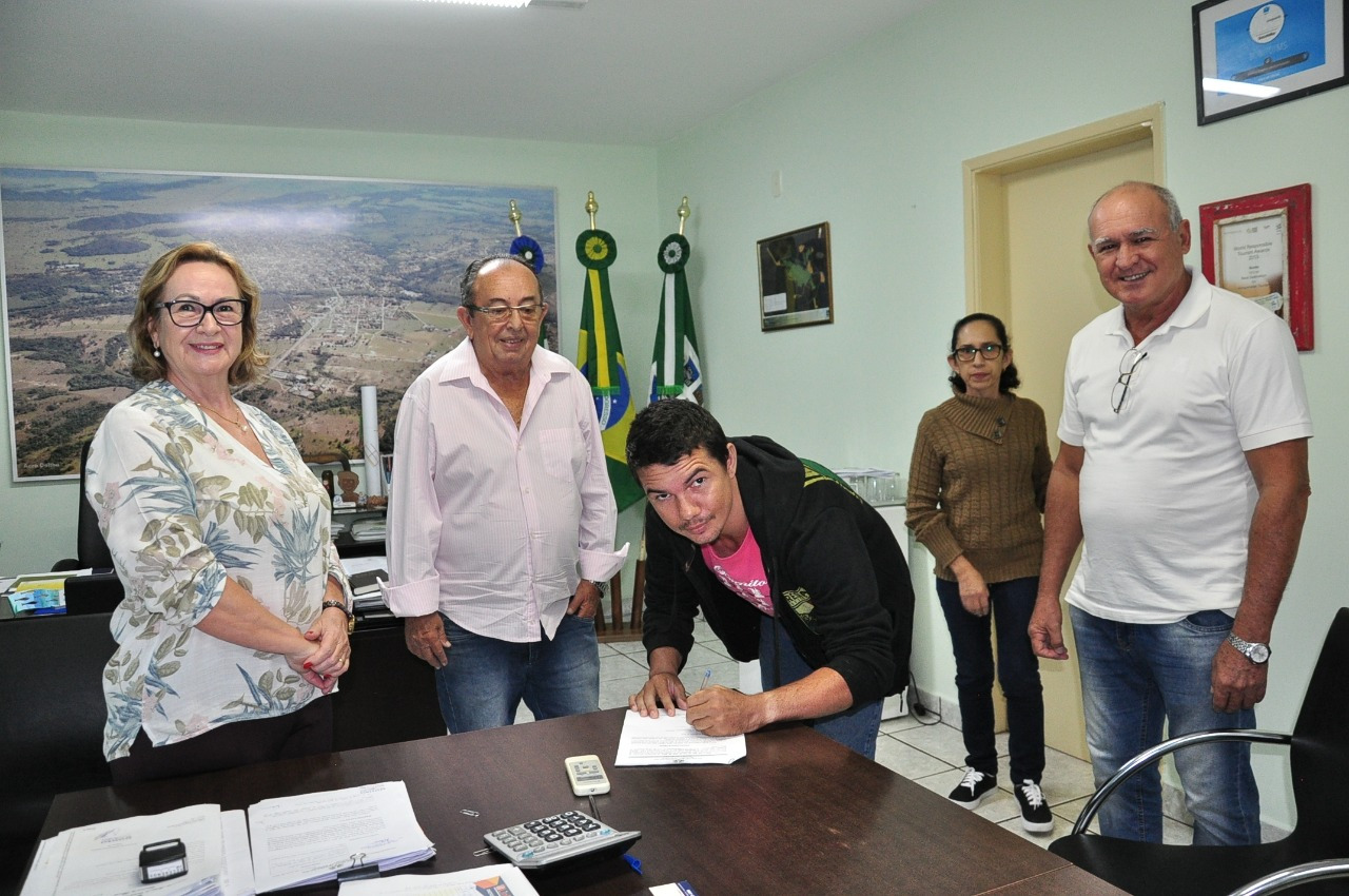 Weverton Santos de Oliveira, foi empossado no cargo de Motorista CNH C. Foto: Jabuty