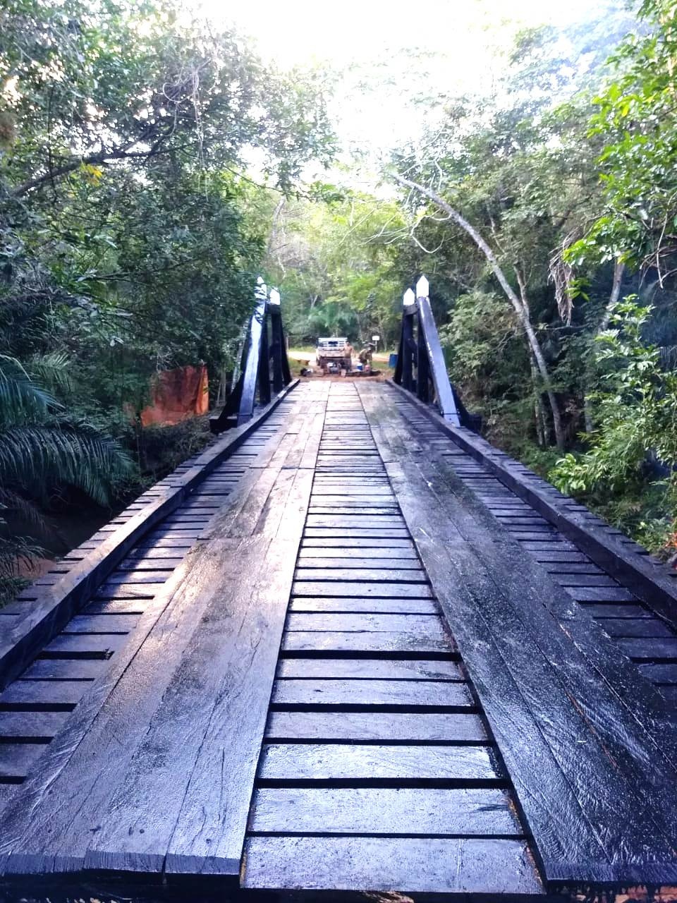 Ponte de madeira  em vigamento simples e armado na Fazenda Furna Dourada (trecho da MS-345), na área rural de Bonito. Foto: Divulgação