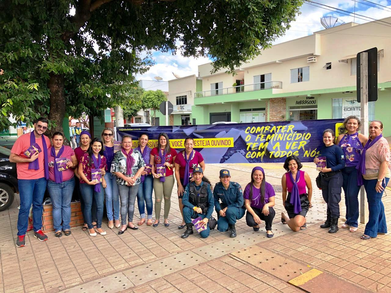 Blitz reuniu diversas entidades para divulgação da campanha contra o feminicidio. Foto: Jabuty