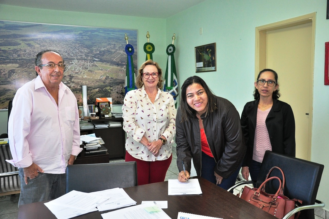 Cleide Rodrigues Araújo Brum assumiu o cargo cargo efetivo de Auxiliar de Serviços Diversos. Foto: Jabuty