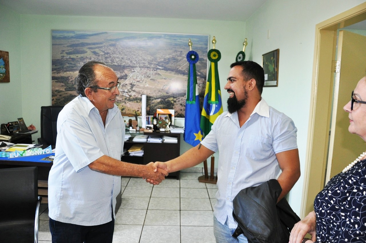 Prefeito dá posse a Guarda Vidas aprovado no concurso