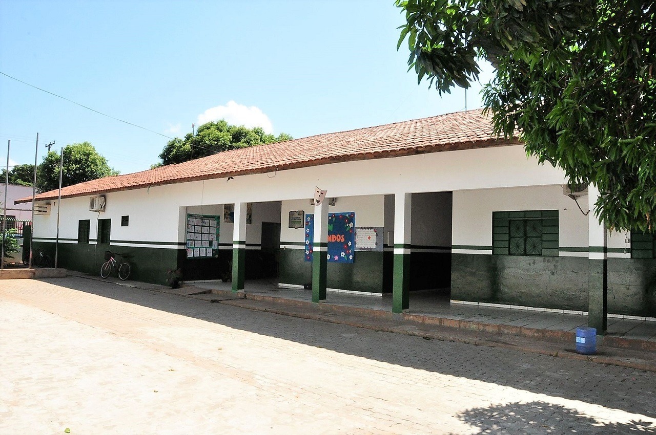 EJA tem vagas para adultos no Ensino Fundamental O Ensino Fundamental da EJA funciona na E.M. Professora Izaura Pinto Guimarães, na Marambaia. Foto: PMB