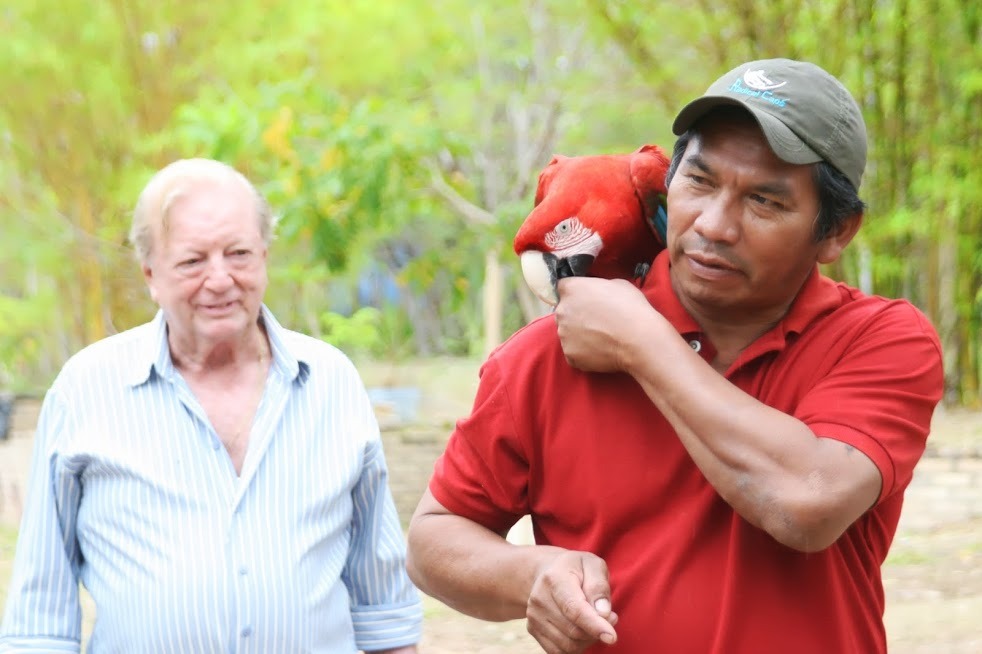  Waldemar Martins e o bonitense Zé Bugre, que trabalhou com o professor na implantação do linhão de energia na então Rodovia da Ilha do Padre. Foto: Divulgação