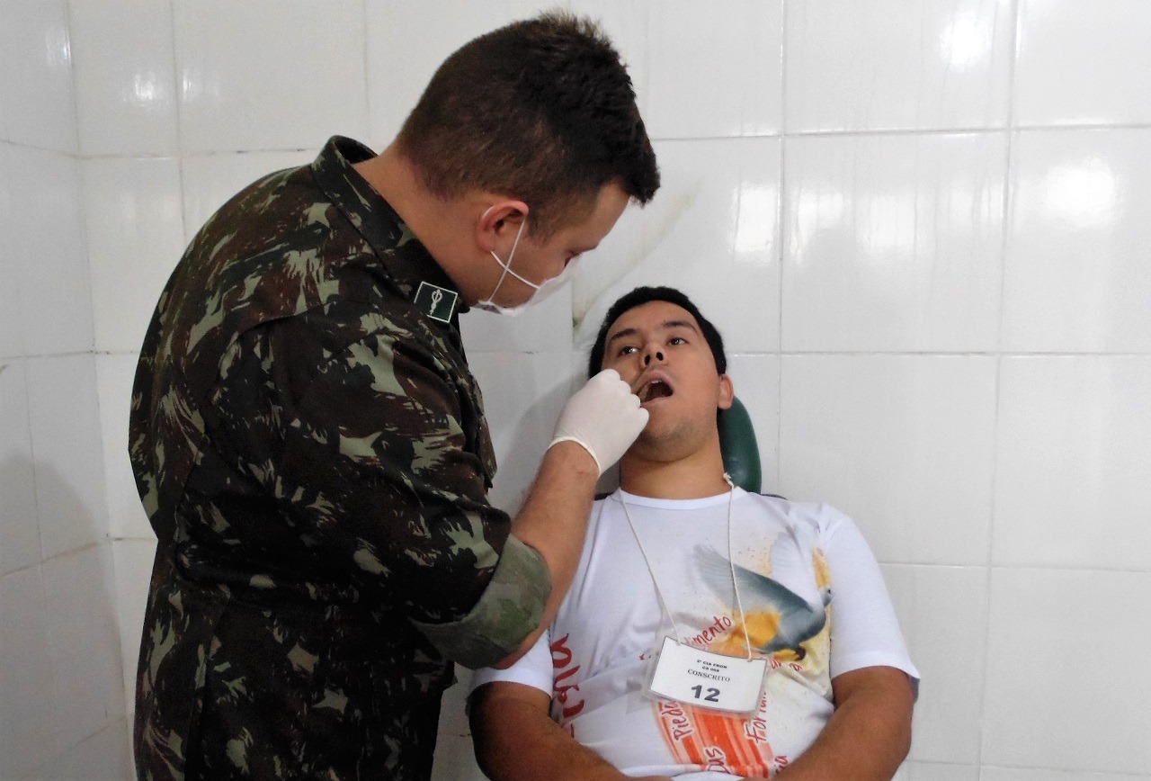 Exército realiza exames para seleção de jovens alistados Seleção dos alistados inclui avaliação odontológica. Foto: PMB