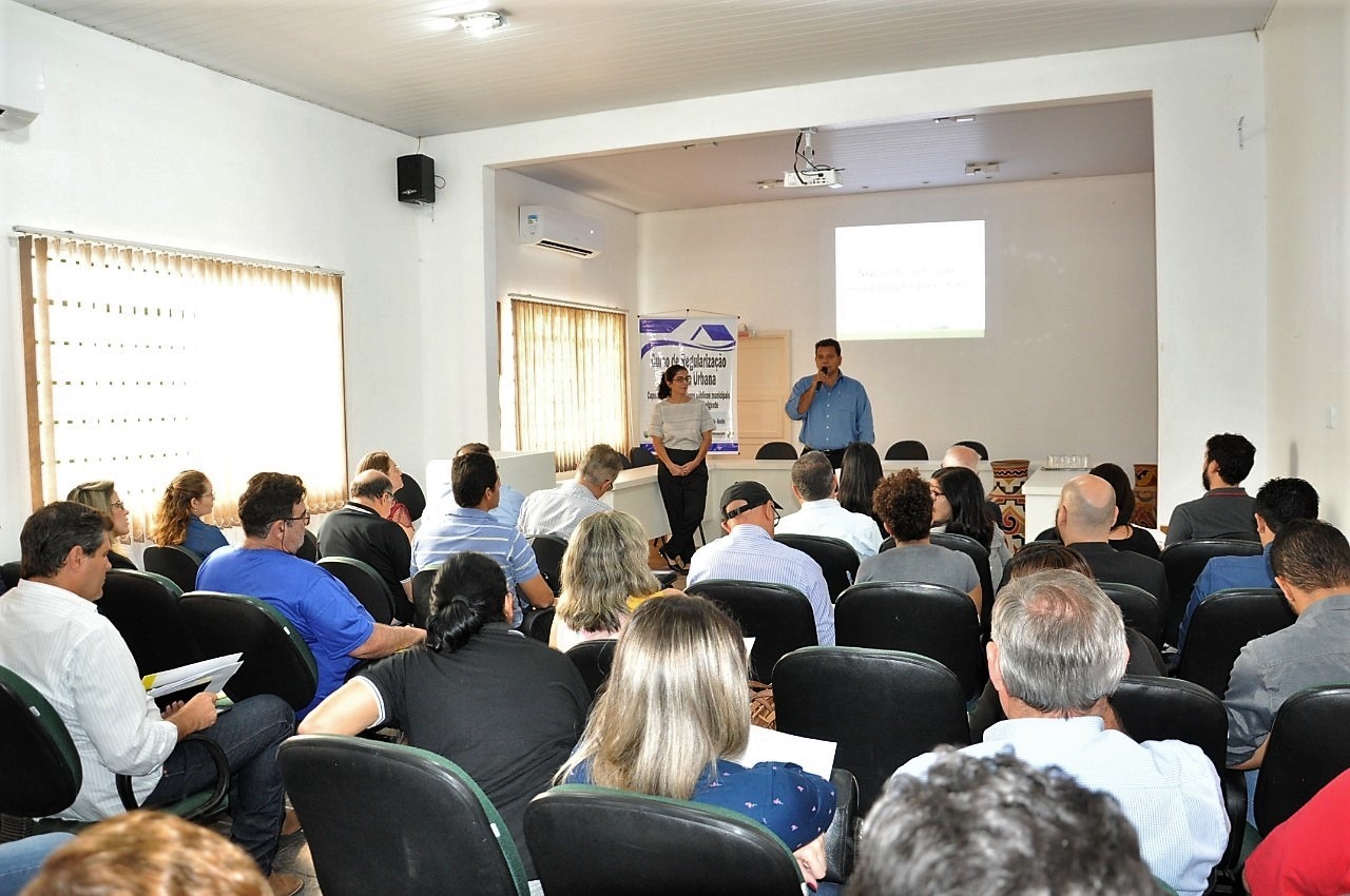 Curso reúne servidores de vários municípios da região. Foto: Jabuty