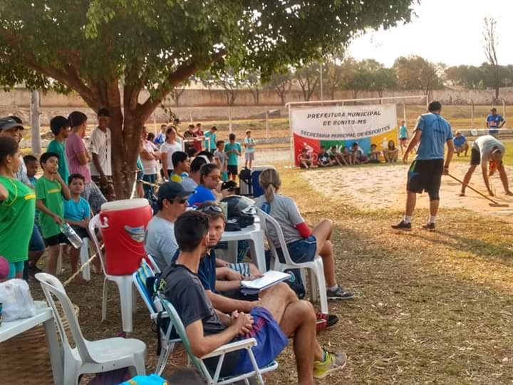Estádio Municipal recebe jogos escolares. Confira as fotos