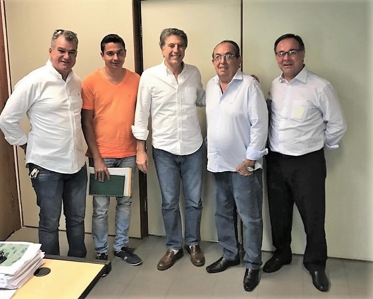 Da esquerda para a direita: secretário Augusto; Carlos Sanches; Murilo Zauith; Odilson e Beto Araújo. Foto: Divulgação