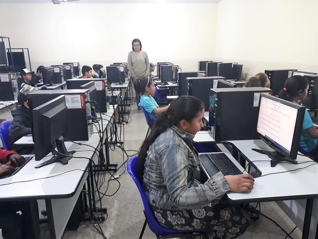 Nas escolas com Salas de Tecnologia  as avaliações do 4º ao 9º foram on-line pelo sistema Google forms. Foto: Divulgação