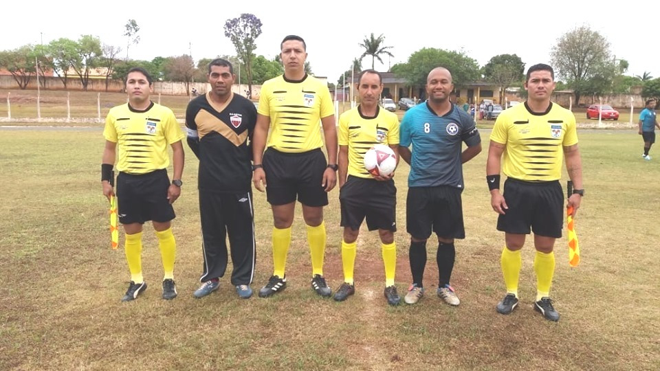 A equipe de arbitragem é formada por árbitros com curso de formação. Foto: Jabuty