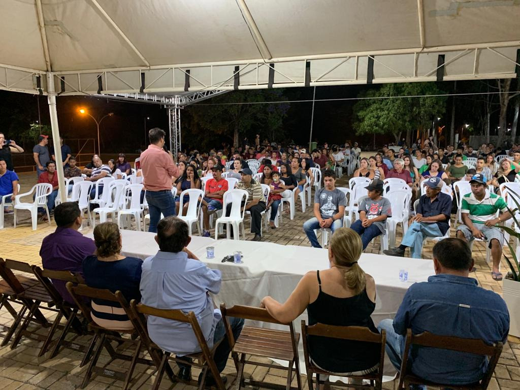 Prefeito entrega certificados de curso de aprimoramento profissional Curso, com 60 horas/aula, teve a participação de 255 pessoas. Foto: Jabuty
