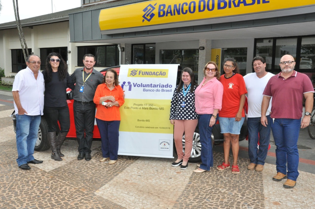 Associação Pestalozzi tem projeto ambiental aprovado pelo BB Entrega contou com a presença de dirigentes da Pestalozzi e de autoridades. Foto: Jabuty