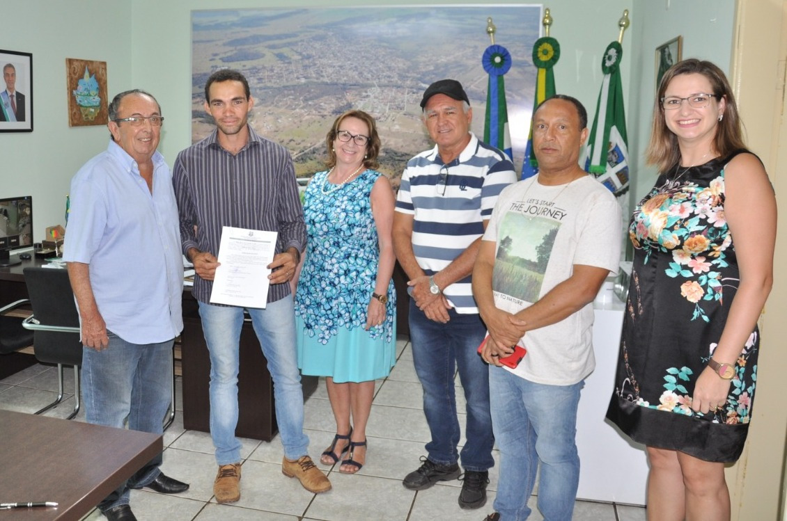 Posse foi realizada no gabinete do prefeito municipal. Foto: Jabuty