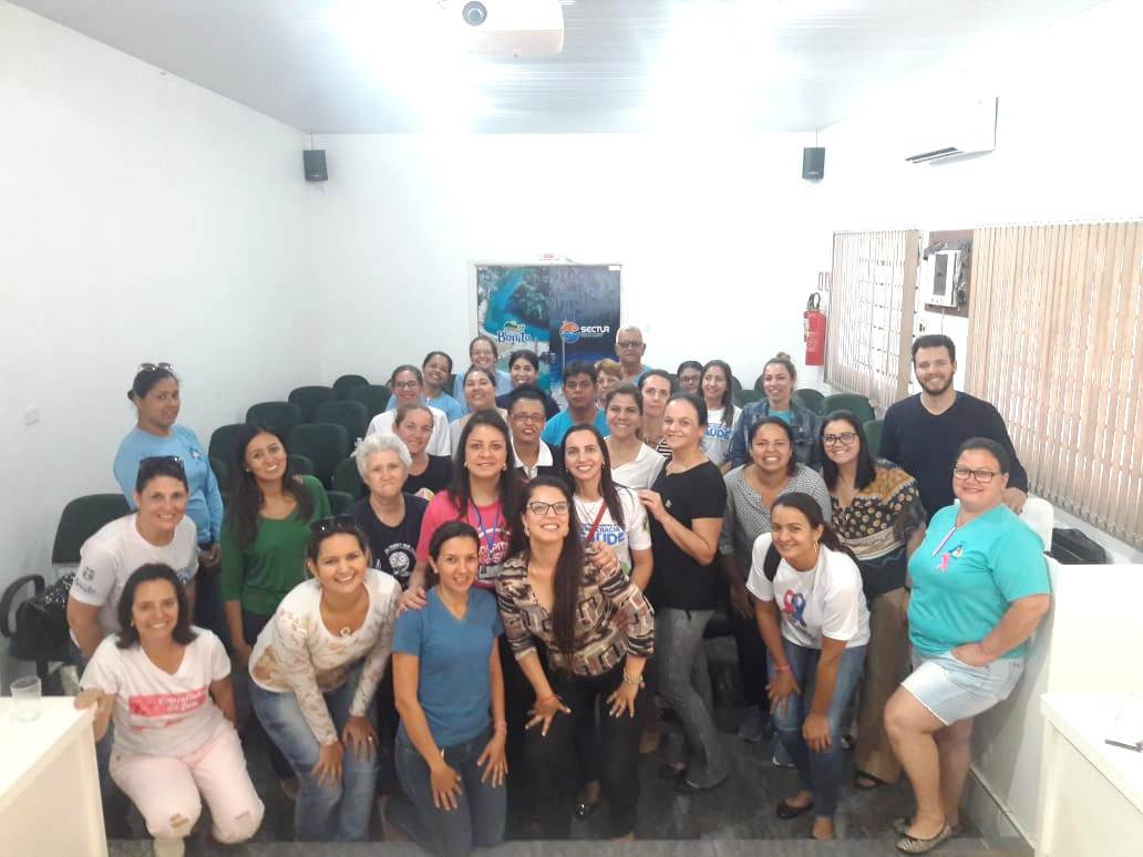 Palestra da campanha Outubro Rosa foi realizada no auditório da prefeitura. Foto: Divulgação