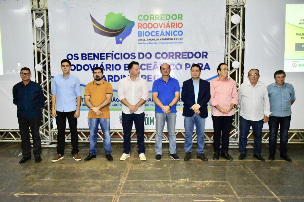 Encontro contou com presenças de prefeitos e autoridades da região. Foto: Assessoria