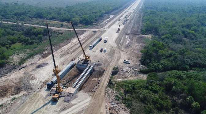 Rota Bioceânica segue em ritmo acelerado no Paraguai Obras no Paraguai avançam em 7 frentes de obras, incluindo o trabalho aos domingos e noturno. Foto: Divulgação