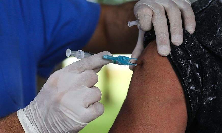 Ministério da Saúde alerta que é preciso se vacinar mesmo na pandemia