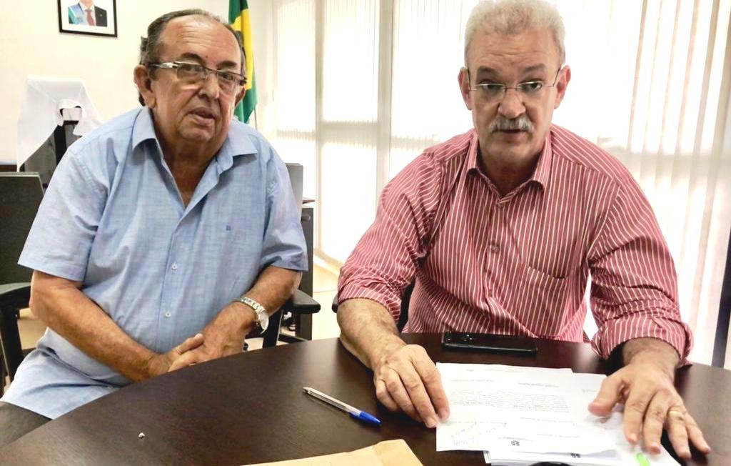 Prefeito municipal Odilson Soares e secretário estadual de Saúde, Geraldo Resende. 