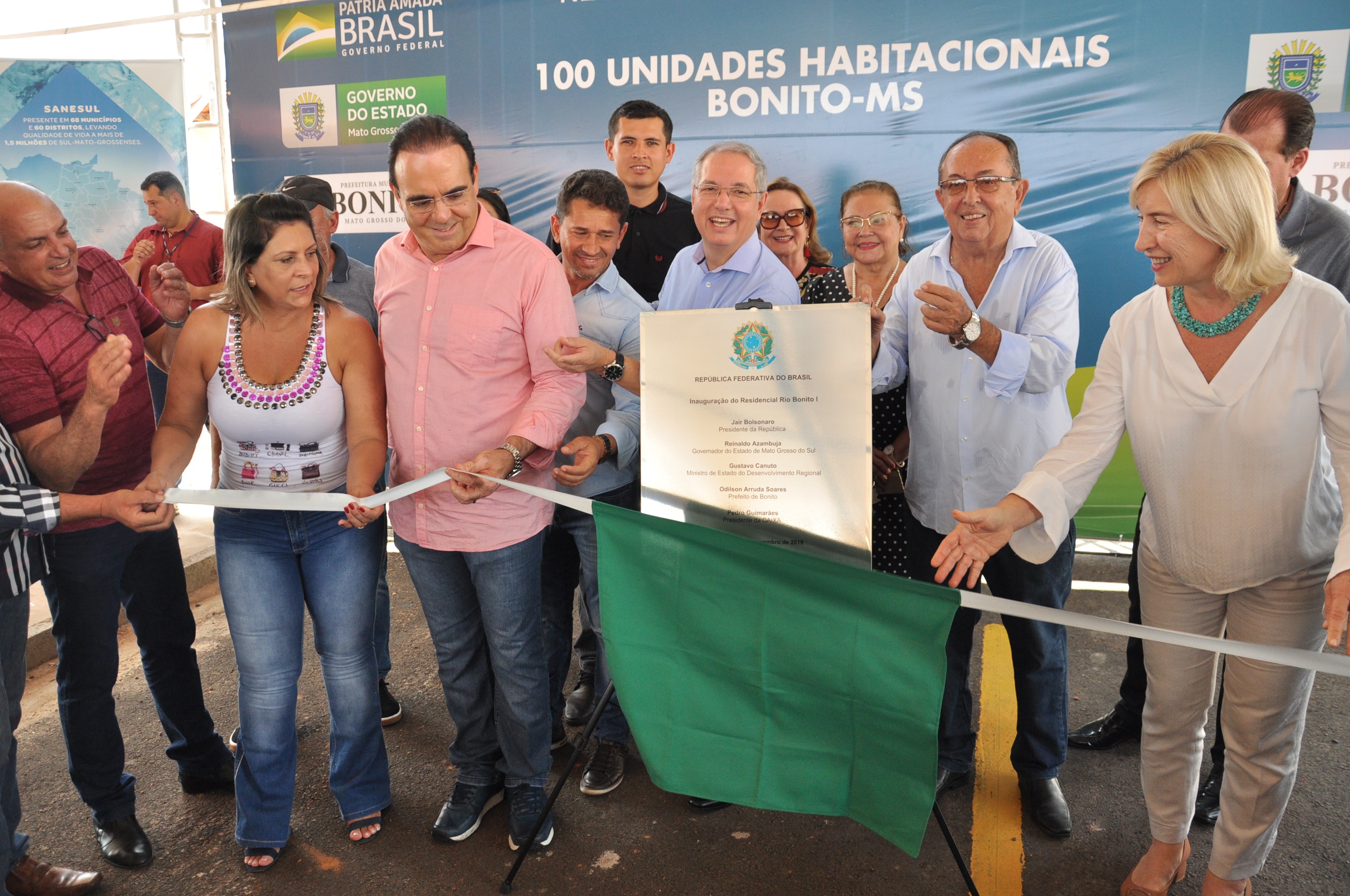 Descerramento da placa inaugural do Residencial Rio Bonito I.