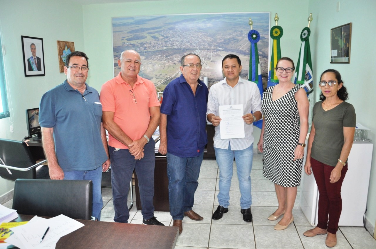 Candidato Elgio Maciel foi empossado no cargo de Motorista CNH D. Foto: Jabuty