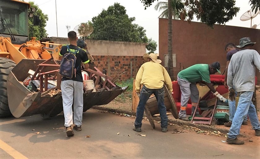 Potenciais criadouros do mosquito da dengue serão recolhidos pela prefeitura. Foto ilustrativa