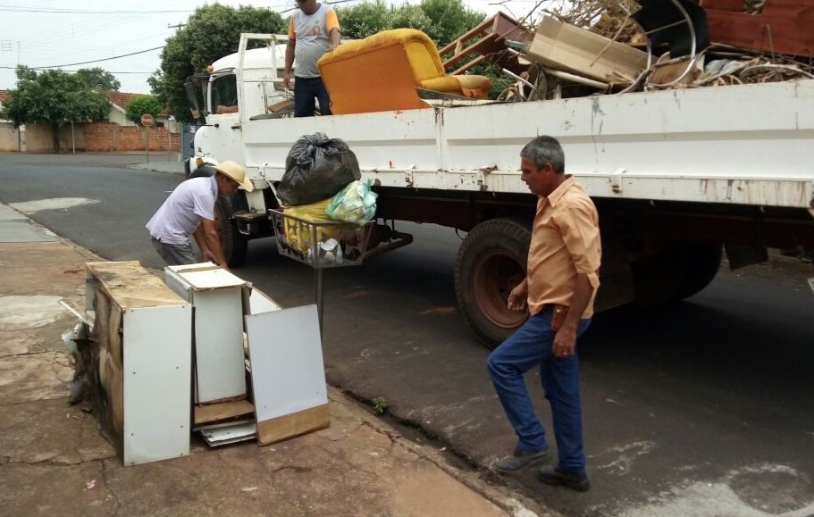 A prefeitura pede que as pessoas deixem o lixo já preparado. Foto ilustrativa