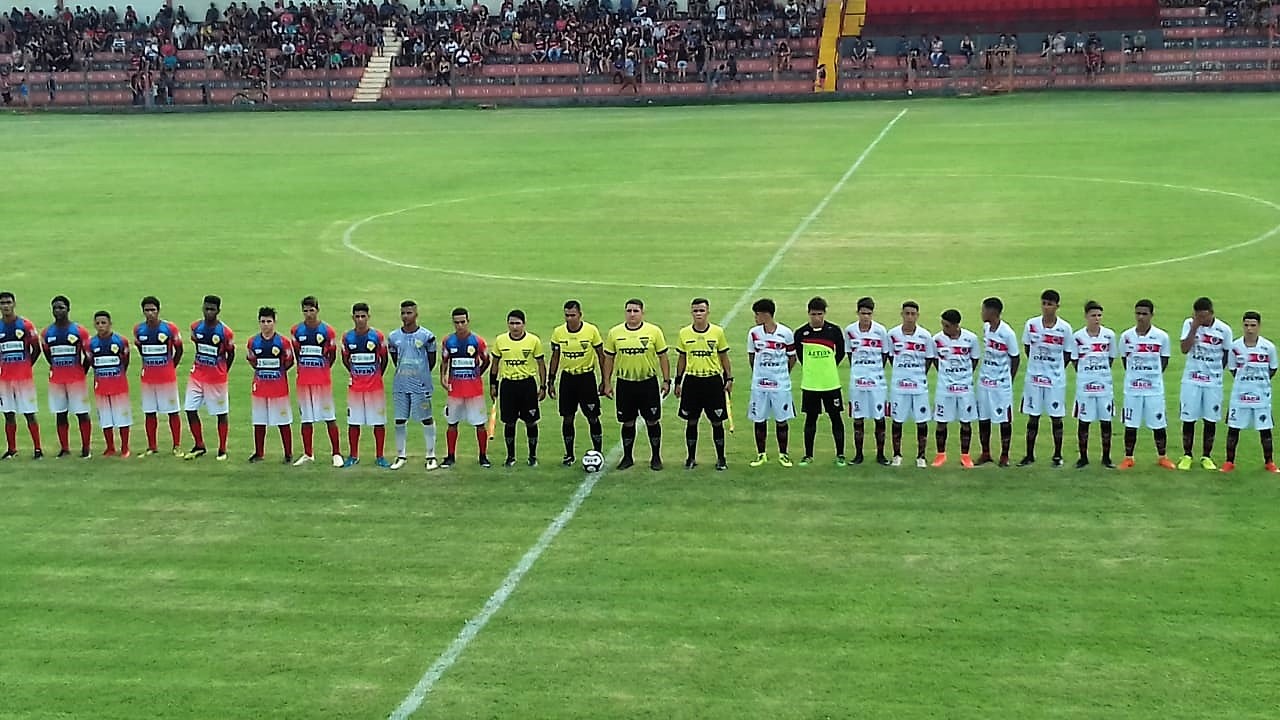 Renê atuou como árbitro assistente no campeonato estadual sub-15, no último domingo. Foto: Divulgação